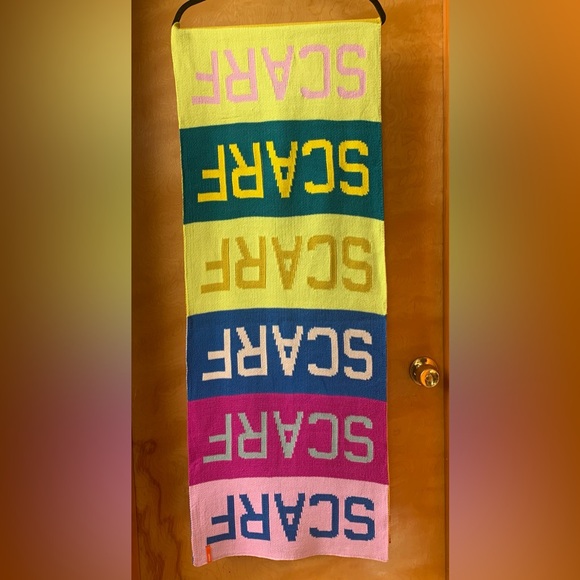 Verloop Scarf Scarf - Picture 9 of 11